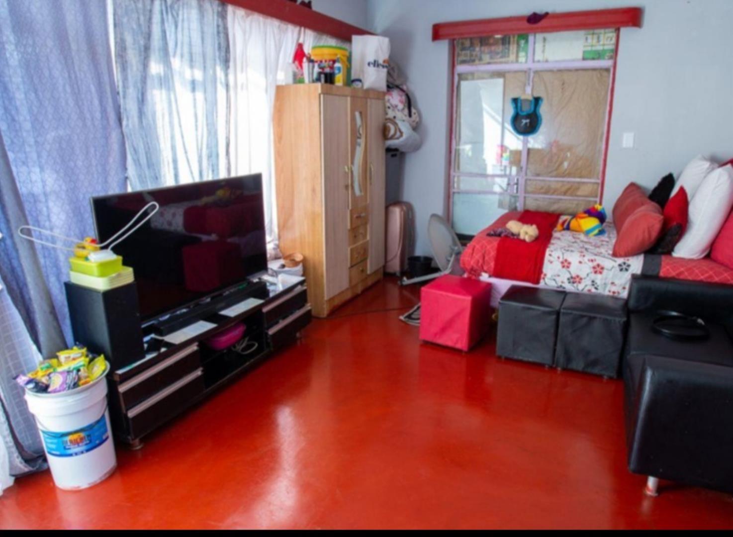 712235_Screenshot_20240521_150429_Property24.jpg