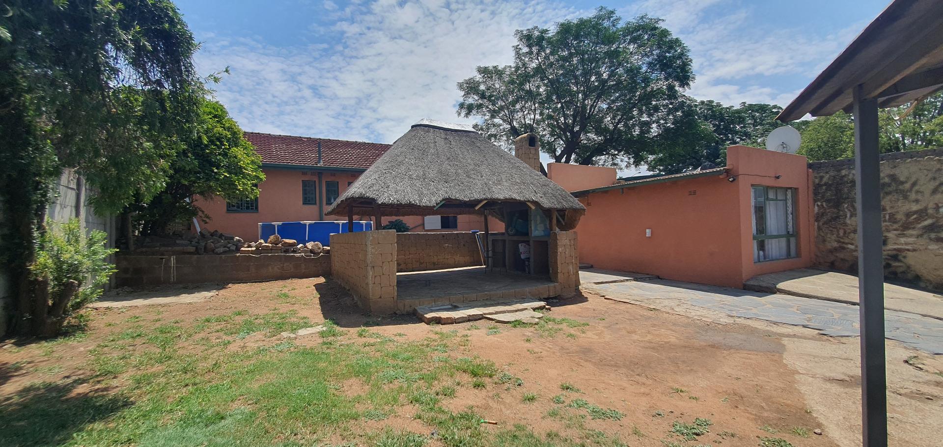3 Bedroom House + Cottage/Flat for Sale - Gauteng