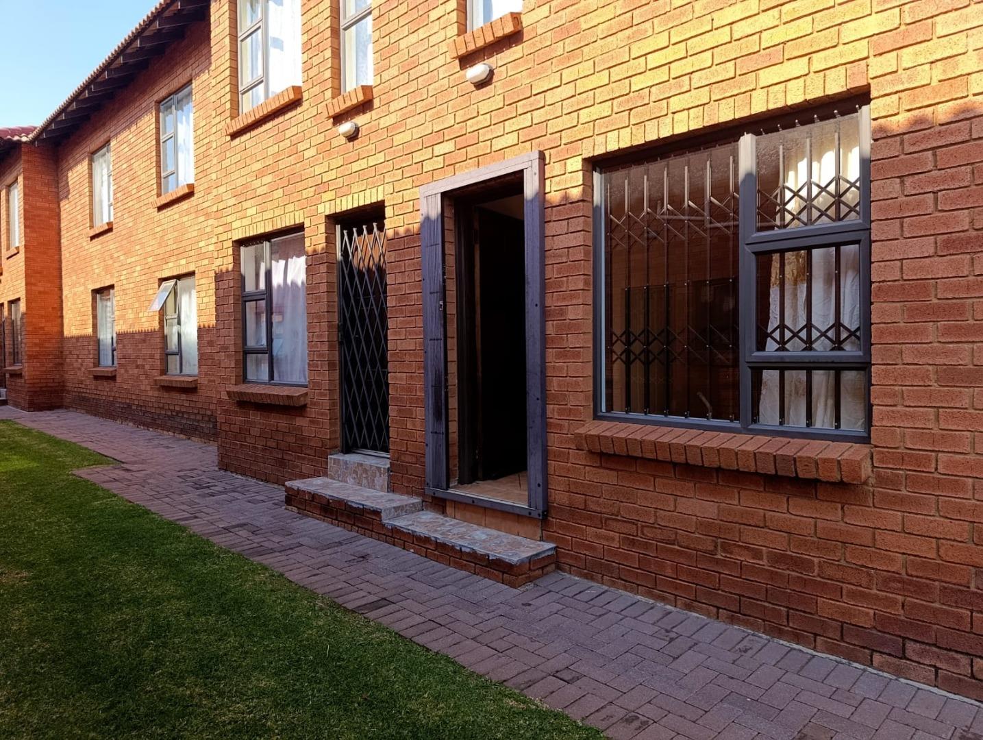 2 Bedroom Townhouse for Sale - Gauteng