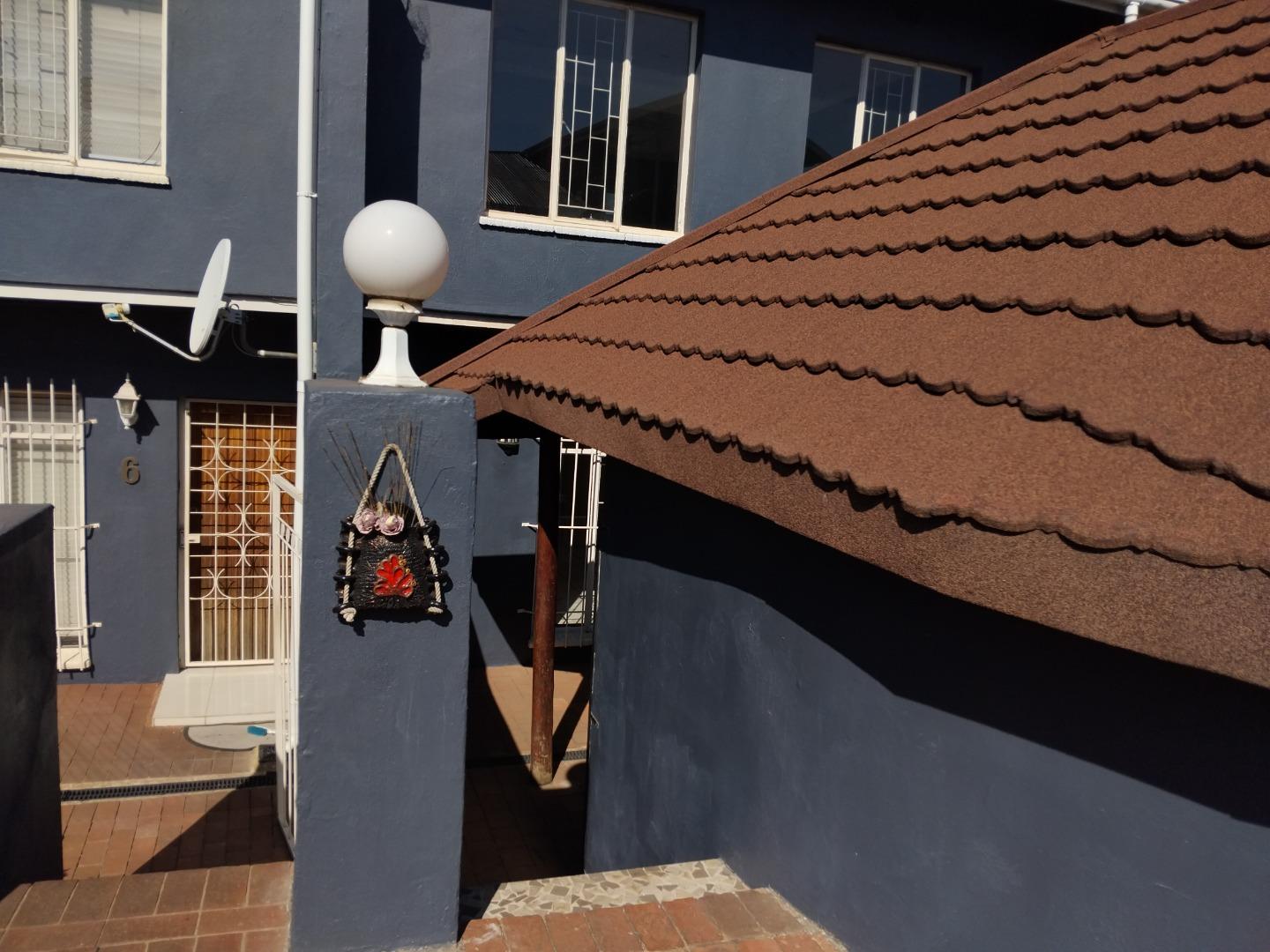 766503_5_Piekfyn_Duplekse__8_Abelia_Road__Primrose_Hill_Germiston_(10).jpg