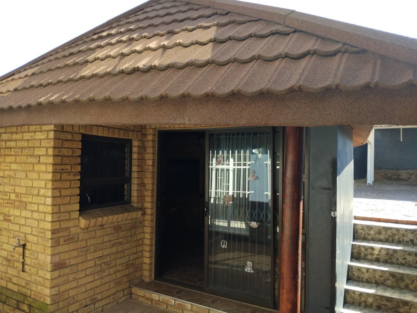 766503_5_Piekfyn_Duplekse__8_Abelia_Road__Primrose_Hill_Germiston_(13).jpg
