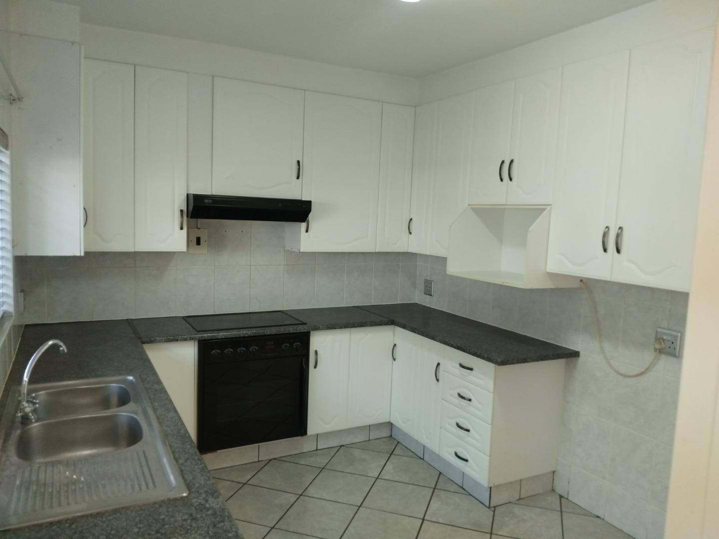 766503_5_Piekfyn_Duplekse__8_Abelia_Road__Primrose_Hill_Germiston_(27).jpg