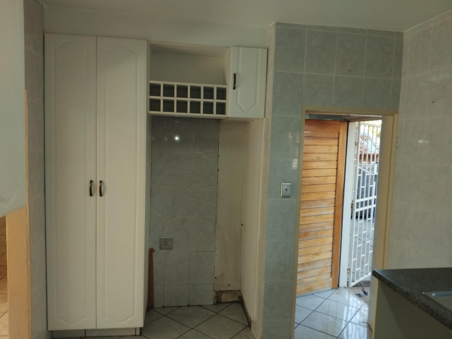 766503_5_Piekfyn_Duplekse__8_Abelia_Road__Primrose_Hill_Germiston_(30).jpg
