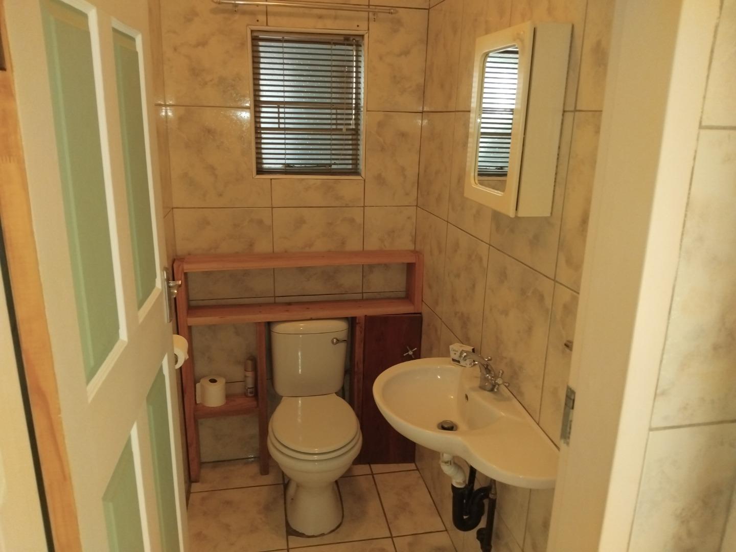 766503_5_Piekfyn_Duplekse__8_Abelia_Road__Primrose_Hill_Germiston_(33).jpg