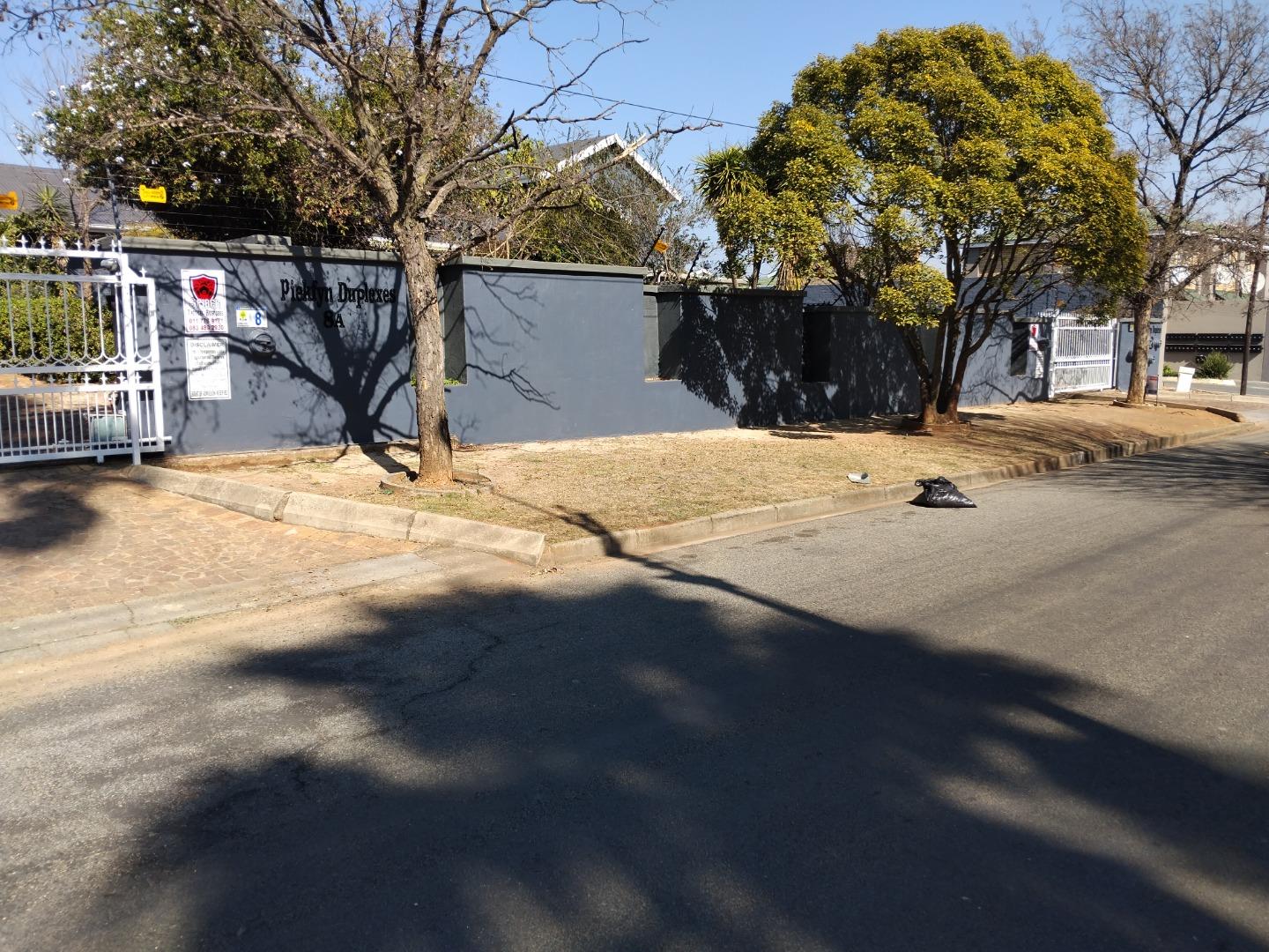 766503_5_Piekfyn_Duplekse__8_Abelia_Road__Primrose_Hill_Germiston_(4).jpg