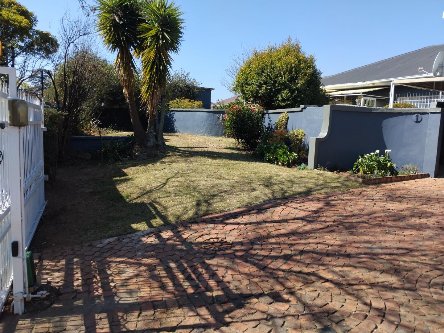 766503_5_Piekfyn_Duplekse__8_Abelia_Road__Primrose_Hill_Germiston_(6).jpg
