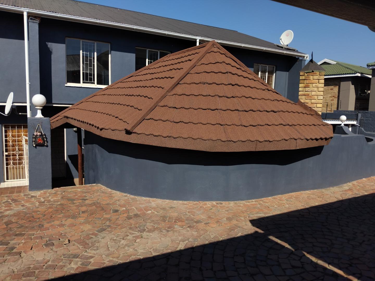 766503_5_Piekfyn_Duplekse__8_Abelia_Road__Primrose_Hill_Germiston_(8).jpg